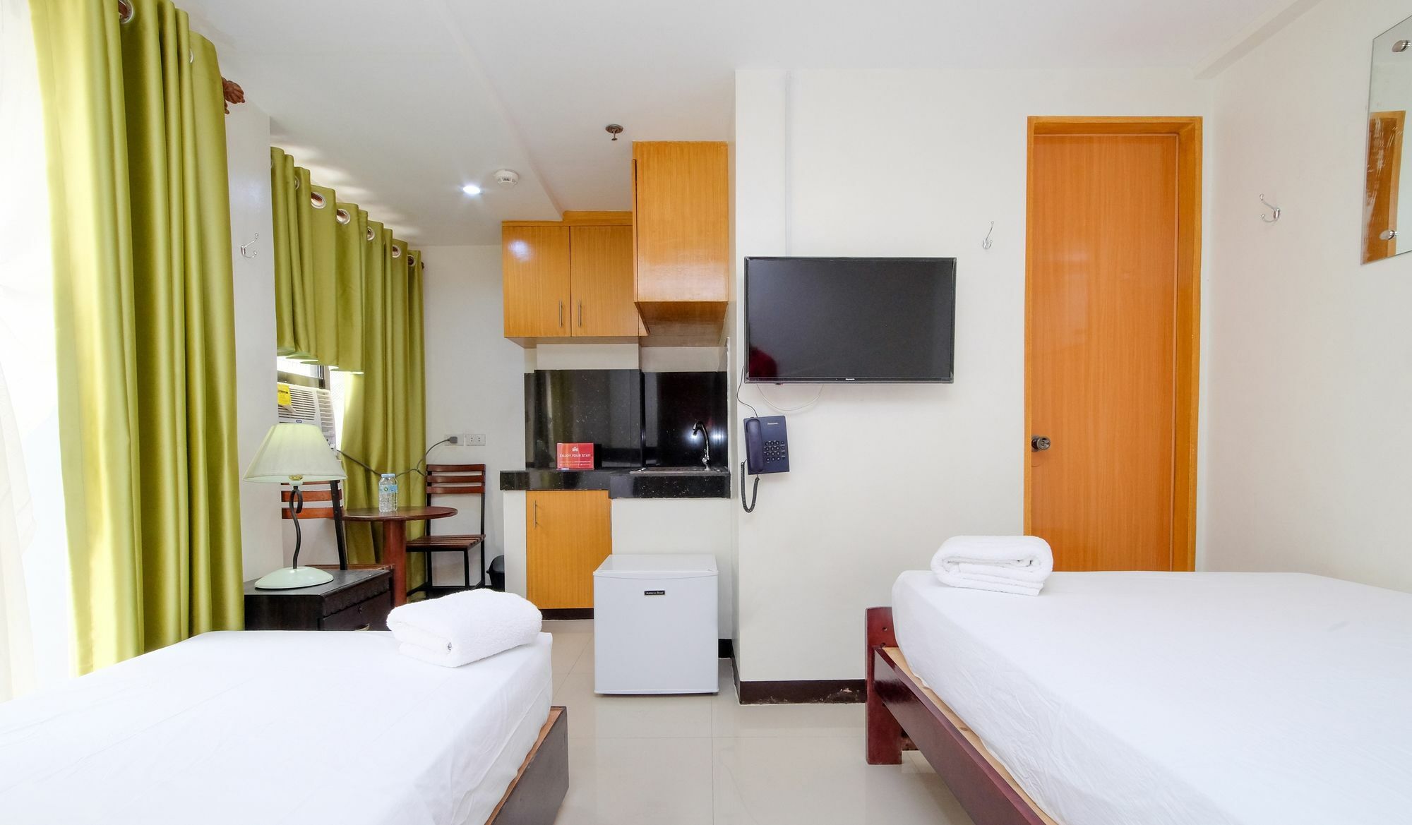 Zen Rooms Time Travellers Makati Makati City Kültér fotó