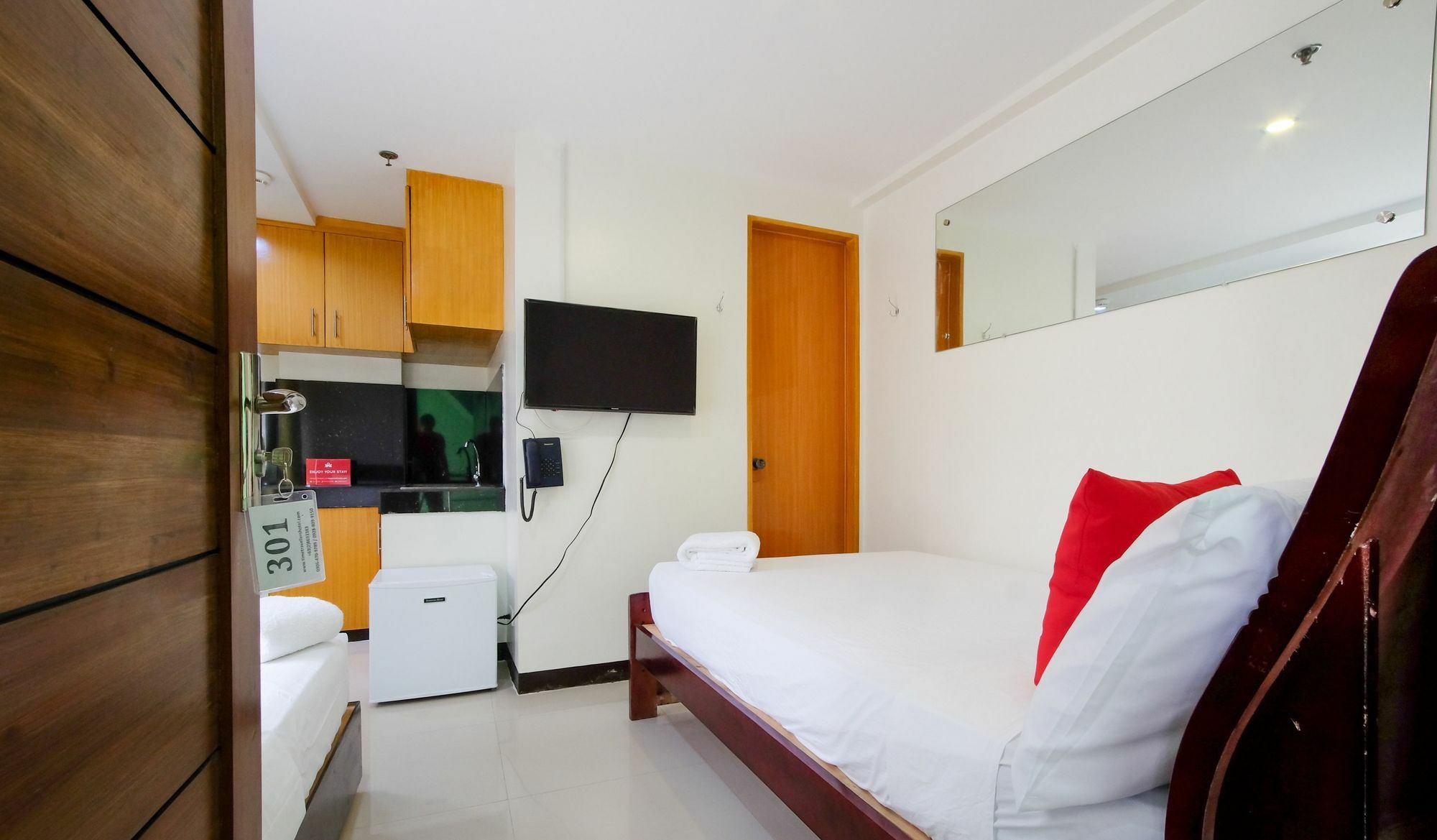 Zen Rooms Time Travellers Makati Makati City Kültér fotó